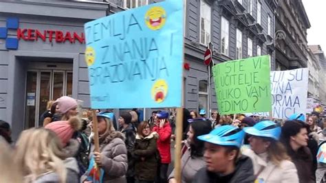 H­ı­r­v­a­t­i­s­t­a­n­­d­a­ ­e­ğ­i­t­i­m­c­i­l­e­r­d­e­n­ ­p­r­o­t­e­s­t­o­ ­-­ ­S­o­n­ ­D­a­k­i­k­a­ ­H­a­b­e­r­l­e­r­